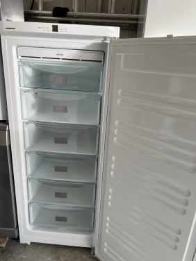 Liebherr NoFrost vrieskast 145x61 cm Vriezer inhoud 185 liter klasse F(A++)