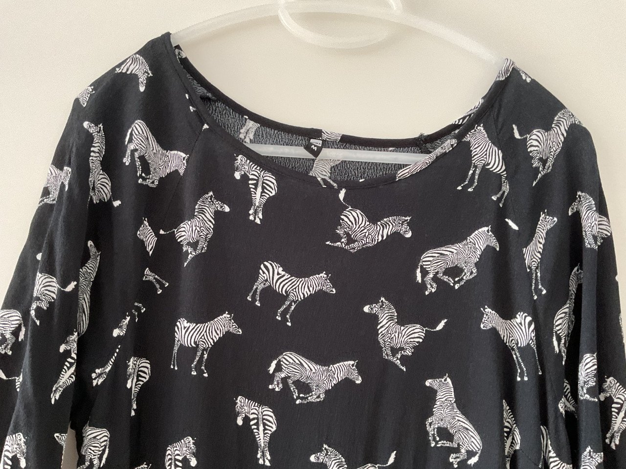 I.g.st.z. Zwarte zomerjurk met zebra’s, mt. 40/M, korte mouw