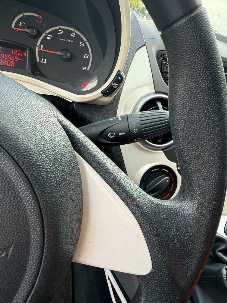 Ford KA 1.2 - titanium - airco