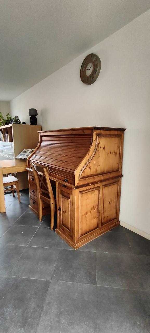 Warm-gelakte grenenhouten secretaire