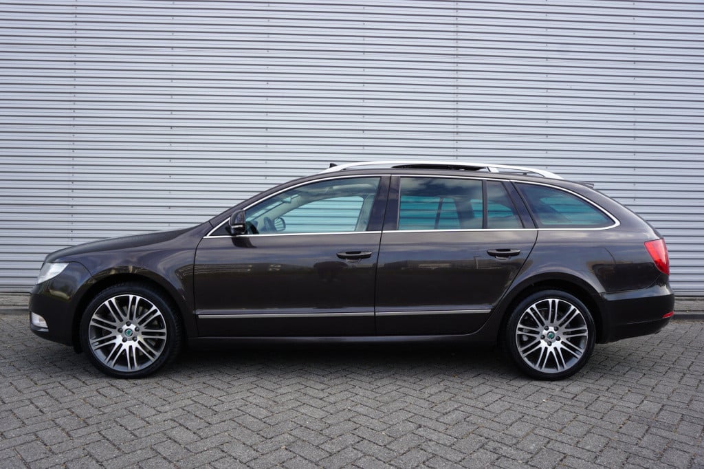 Skoda Superb combi 3.6 fsi elegance 4x4 business line automaat - climate / 