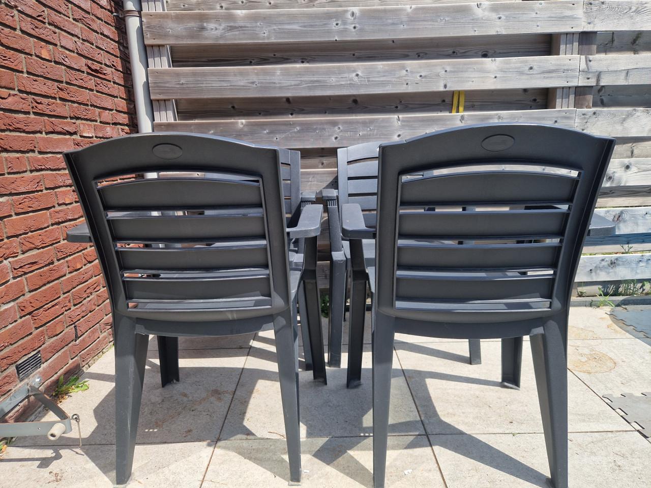 4 antraciete Hartman tuinstoelen