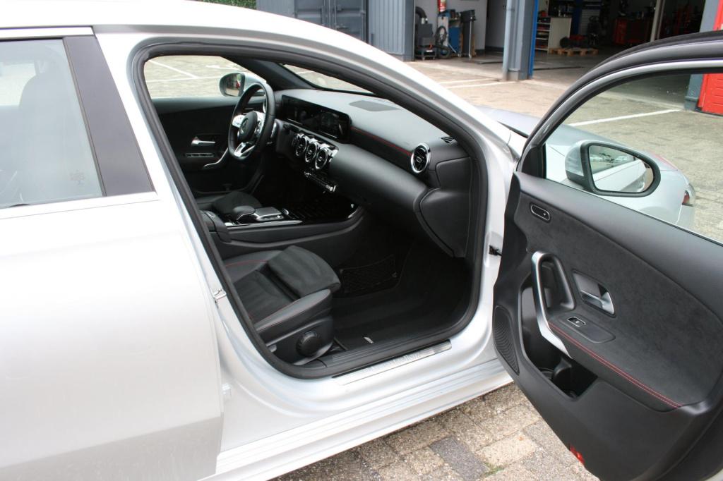 Mercedes-Benz A-Klasse 180 business solution amg