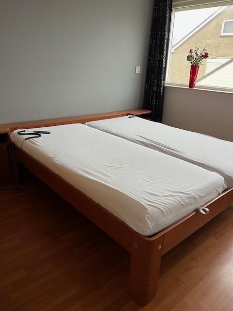 GRATIS Auping bed, 2 persoons - deels electrisch verstelbaar