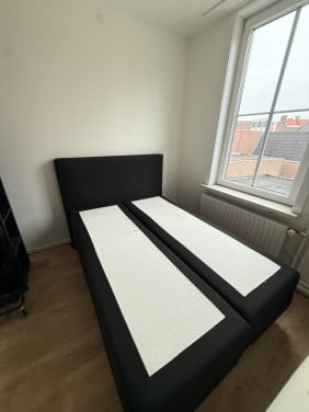 Elektrisch verstelbare boxspring – zwart – 1.40 m breed