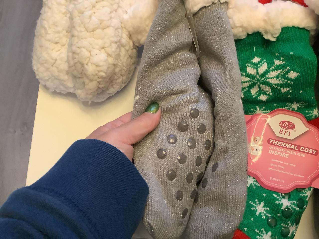 Partij leuke kinder fluffy huissokken. ( partij 214)