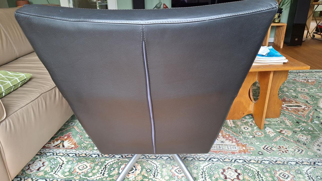 Zwart lederen relaxfauteuil met draaipoot