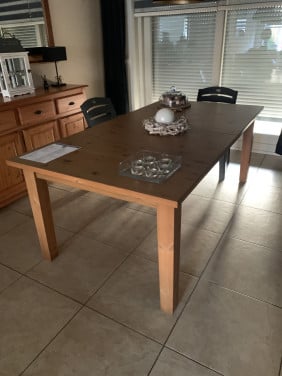 Eetkamertafel