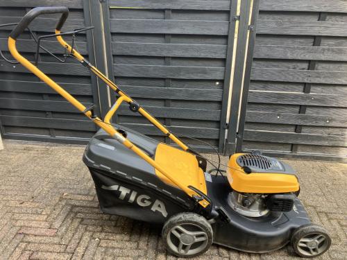 TE KOOP: STIGA MAAIER MET HONDA MOTOR GCVX 145.