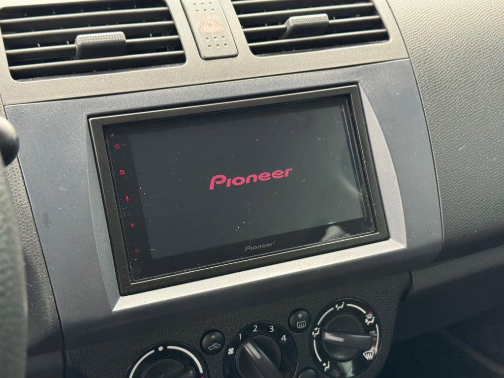 Suzuki Swift 1.3 exclusive* airco * 5drs * carplay