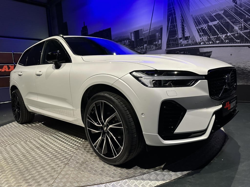 Volvo XC60 2.0 t6 plug-in hybrid awd plus dark *pano*hksound*leder*memory*