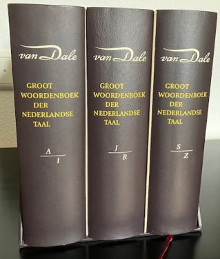 VAN DALE 13 E HERZIENE UITGAVE IN ZEER GOEDE STAAT