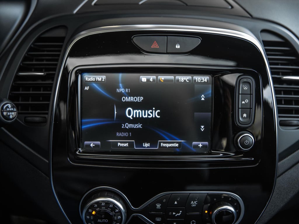 Renault Captur tce 150 intens | automaat | parkeer sensor | panodak | navi 