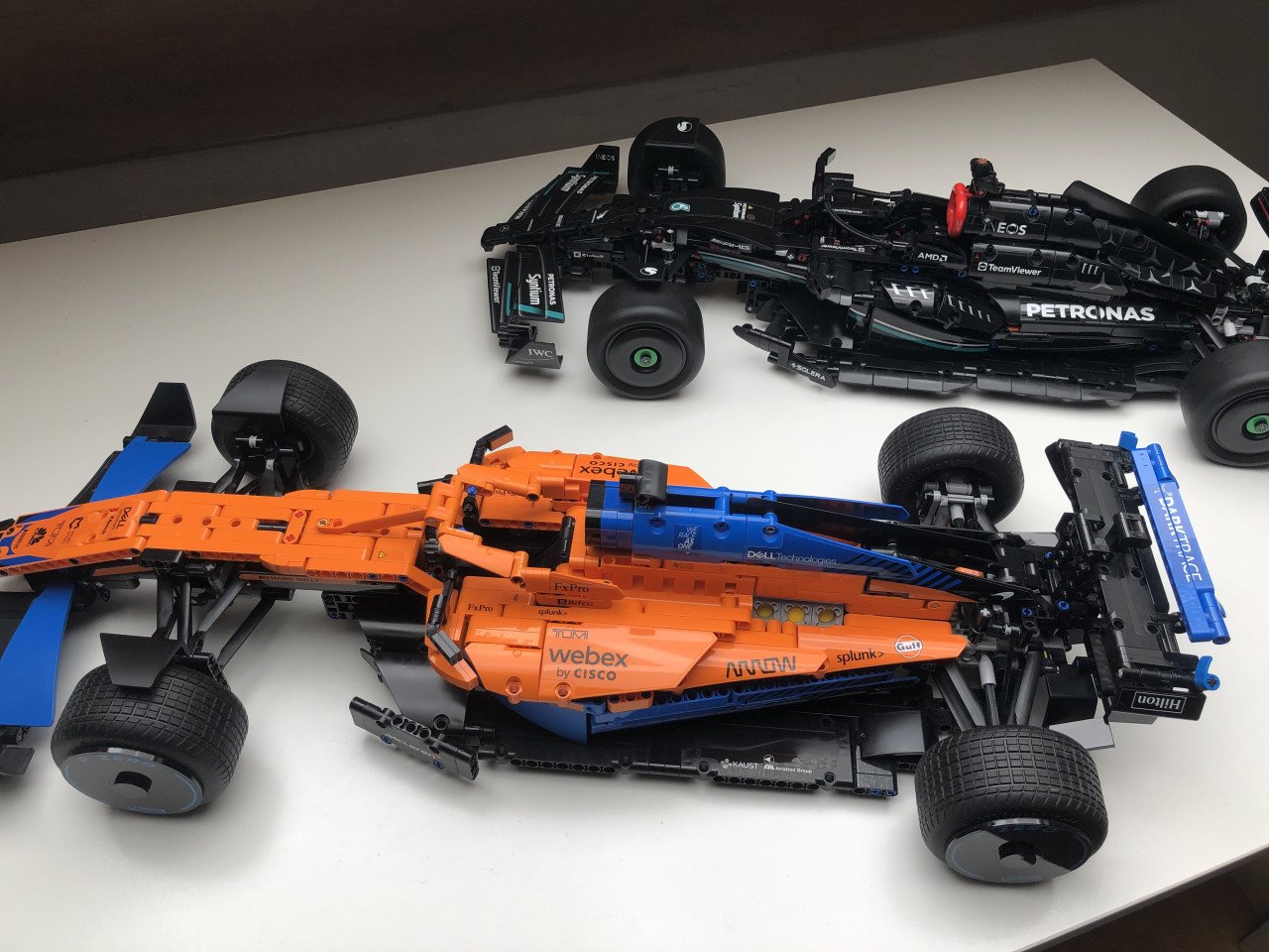Lego Technic sets, 42141, met Pirelli stickers, 42171 en 42154, nieuwstaat.
