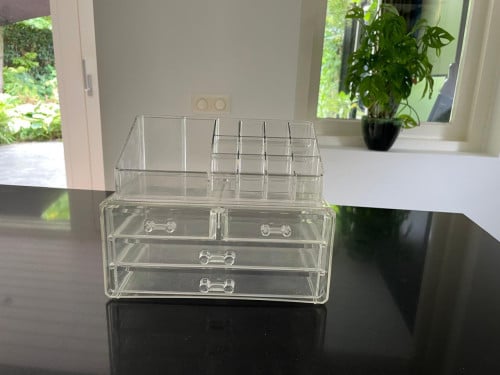 Make-up organizer
