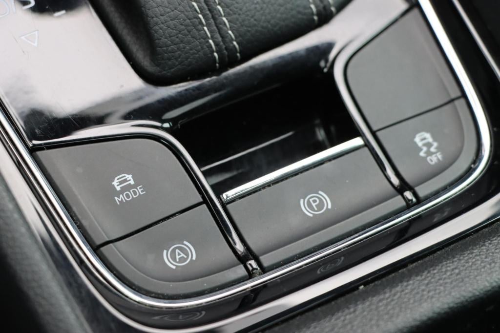 Skoda Kodiaq 1.5 tsi sportline business 150pk dsg7 | trekhaak | pano | memo