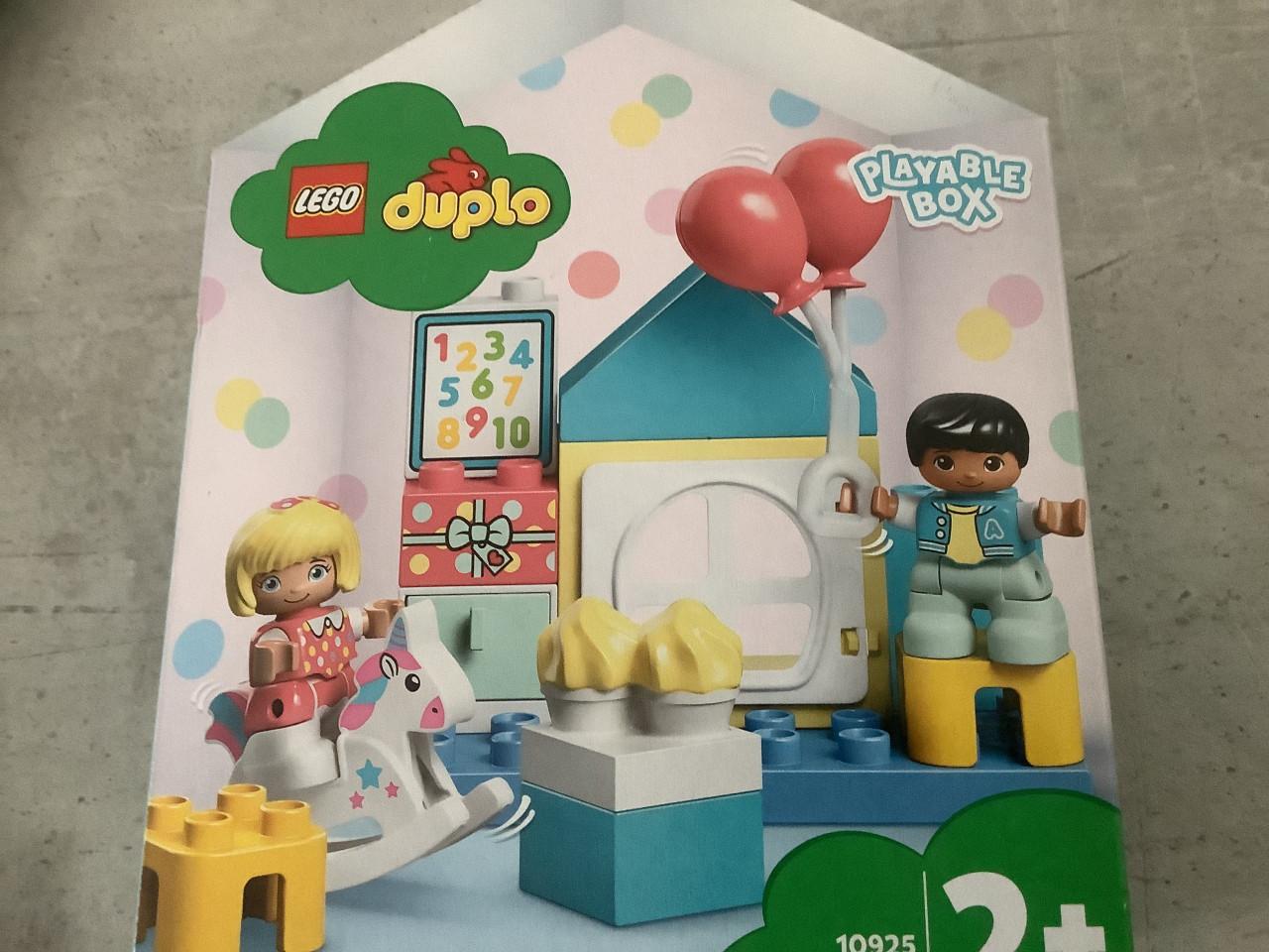 Duplo Speelset - Schooltje/Feest, met de doos als speelhuisje
