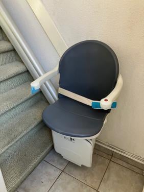 Handicare traplift, recht  in prima staat