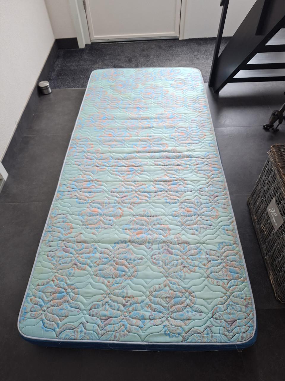 GRATIS matras