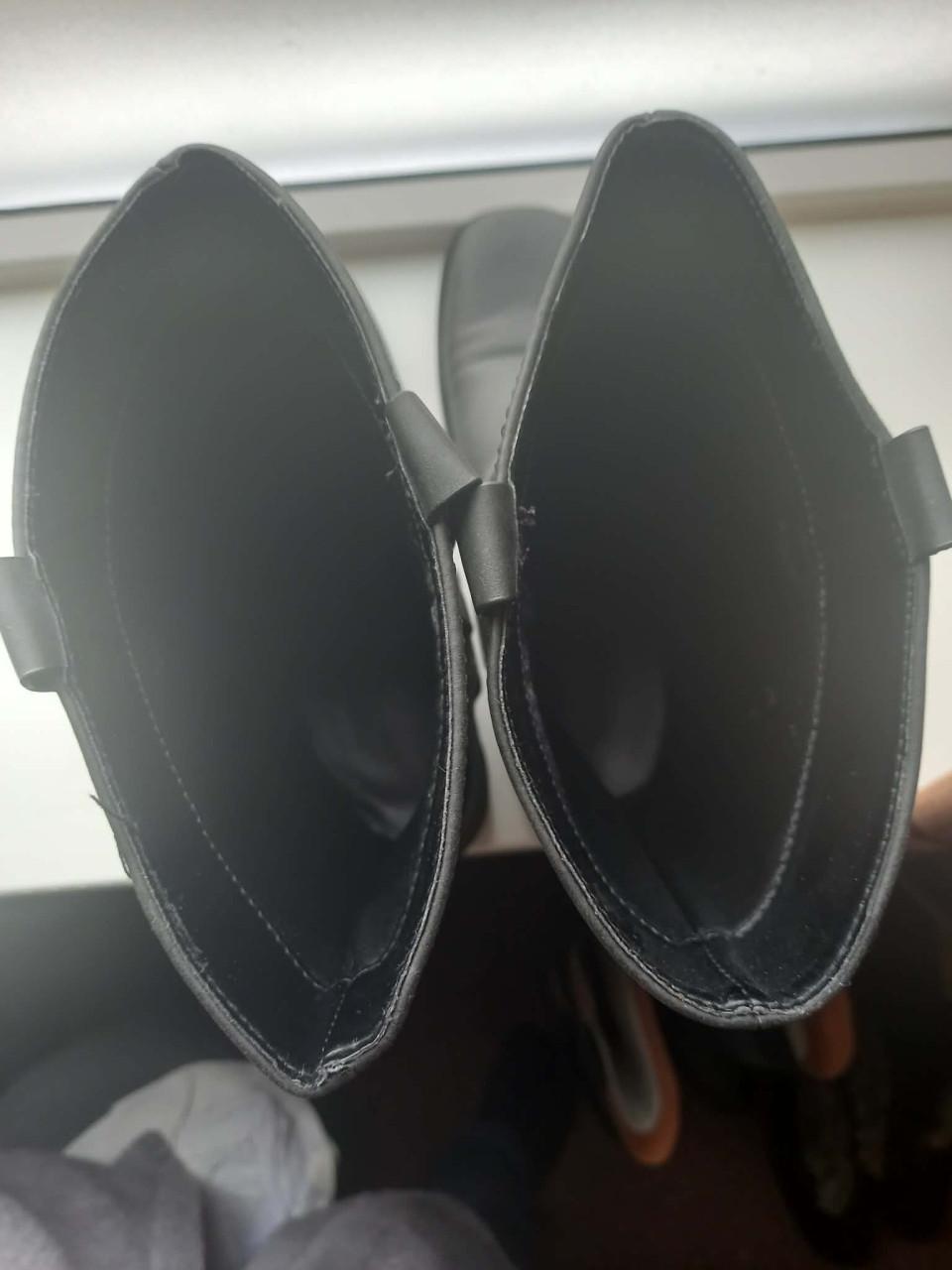 Een prachtige leren herenlaars van het merk ONLY te koop.MAAT 42