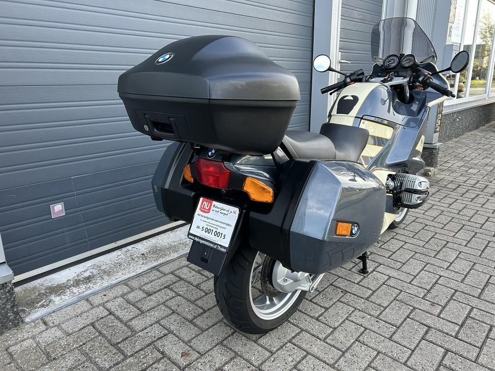 Puntgave BMW R1150RS uit 2003 met slechts 50dkm, kofferset etc, €2250,-