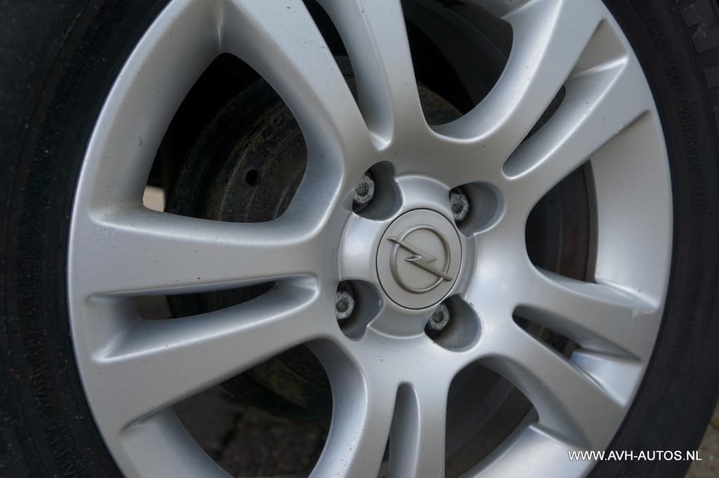 Opel Corsa 1.0-12v essentia