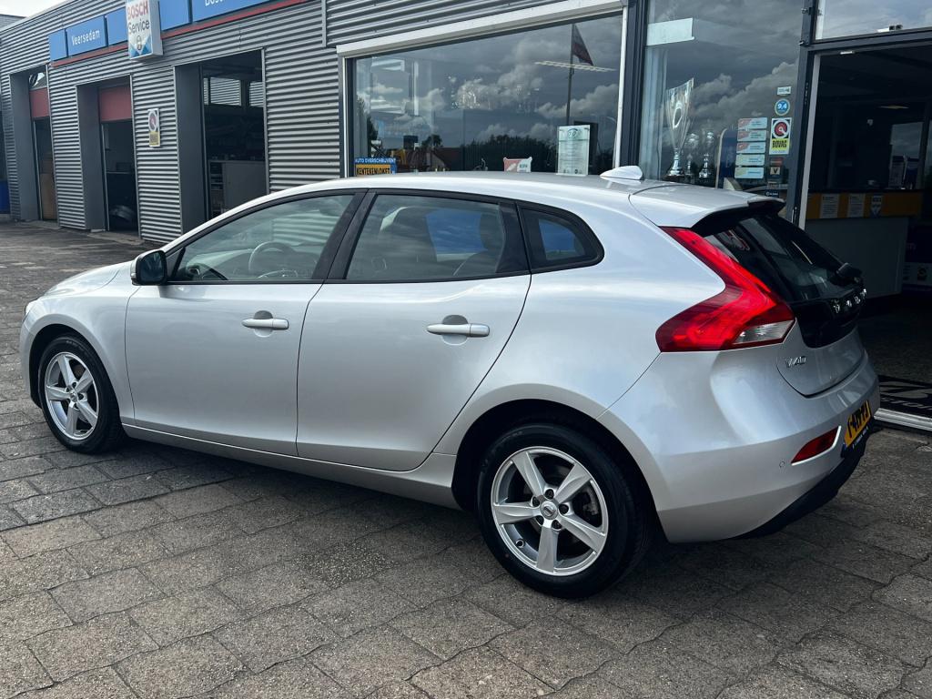 Volvo V40 2.0 t2 momentum, navi, afn. trekhaak enz...