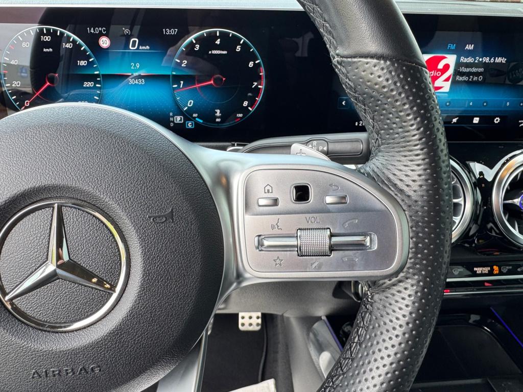 Mercedes-Benz 200-klasse glb amg night-pakket automaat , wegklapbare trekha