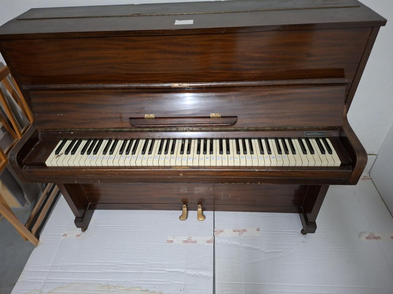 Houten piano
