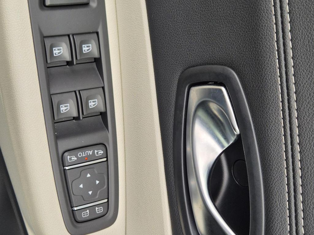 Renault Captur tce 120 edc automaat initiale paris | leder | trekhaak | cam