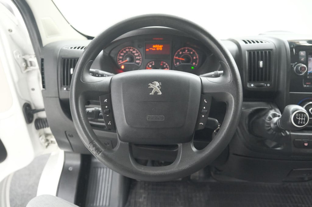 Peugeot Boxer 330 2.2 bluehdi 140 l2h2 premium | navigatie | houtenvloer in