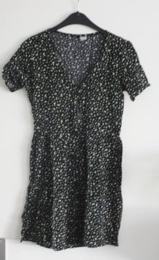Zwart wit jurk bloemen print en knoopjes maat 32