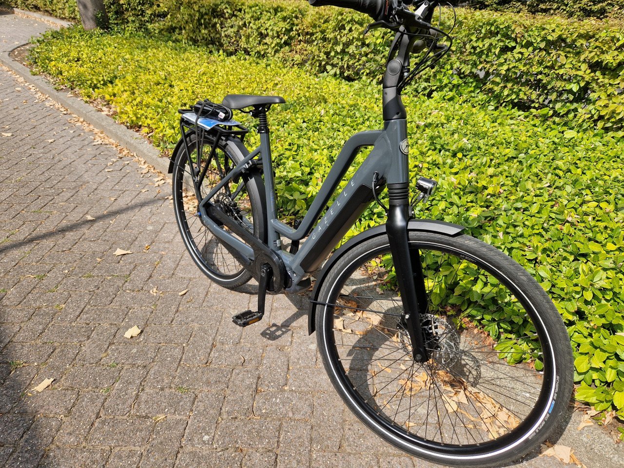Zo goed als nieuwe Gazelle Chamonix met Shimano middenmotor