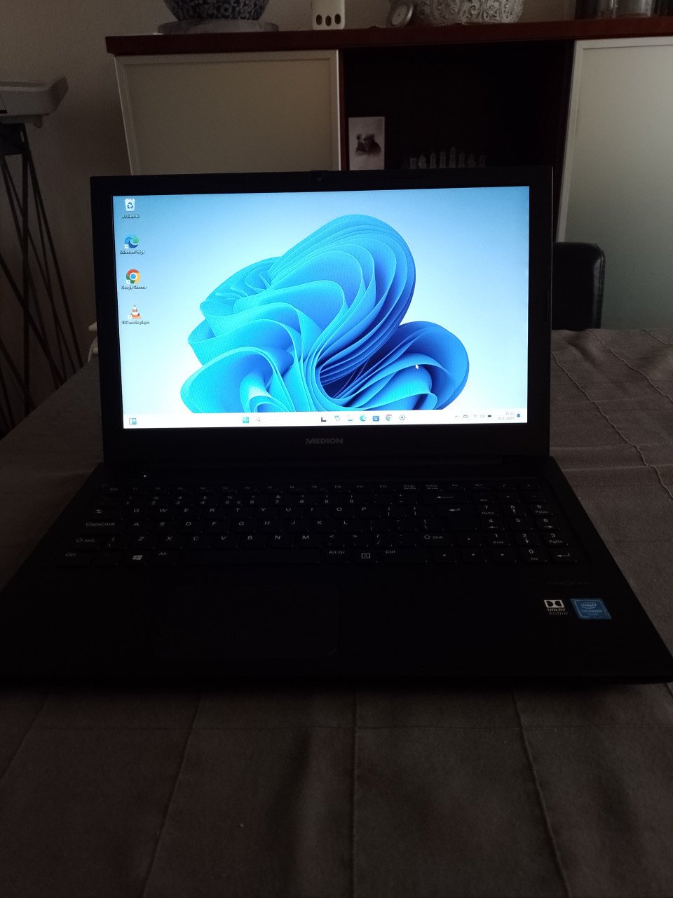 Medion Akoya-W11-SSD-Office2019-WiFi-Webcam-HDMI-Prima Accu
