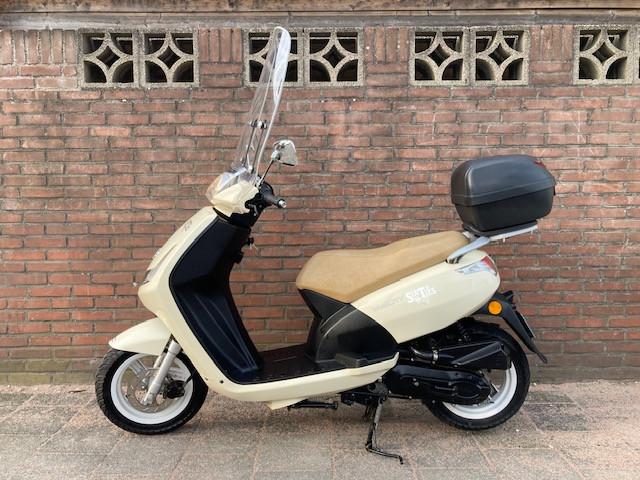 MOOIE PEUGEOT NEW VIVA CITY SNOR SCOOTER MET WINDSCHERM+TOPKOFFER