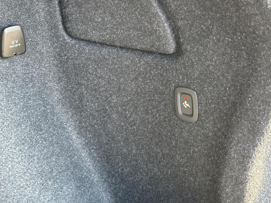 Volvo XC40 b4 197pk mild hybrid aut plus dark| 1e eigenaar|nl auto| rijklaa