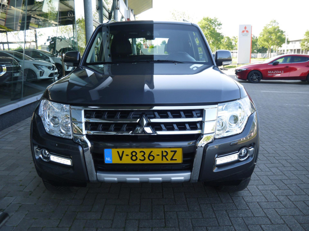 Mitsubishi Pajero 3.2 lwb instyle|trekhaak|achteruitrijcamera|rijklaar