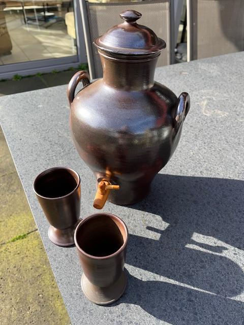 Wijnkruik met zes roemers