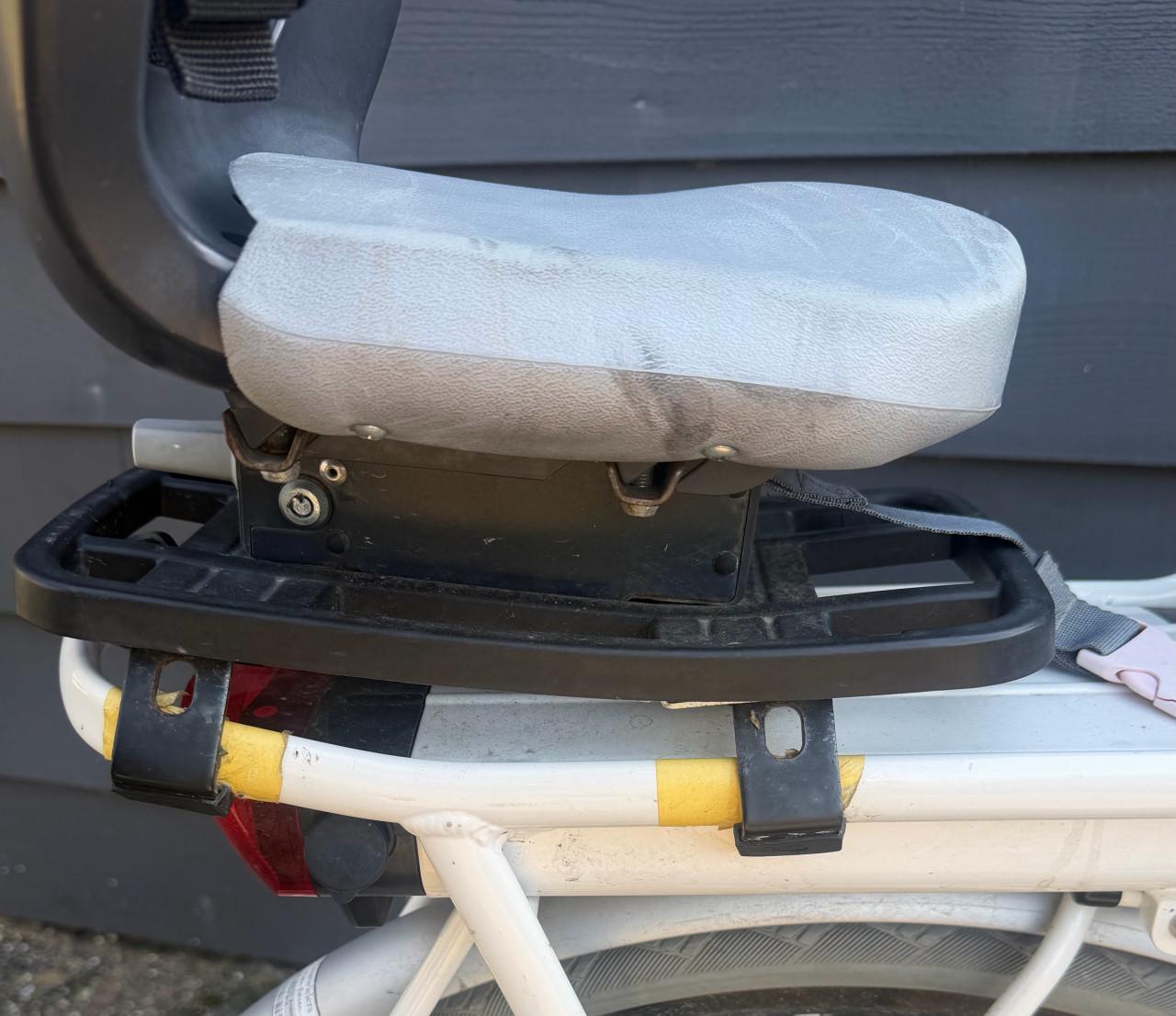 Fietsstoeltje Yepp achterzitje met voetsteunen