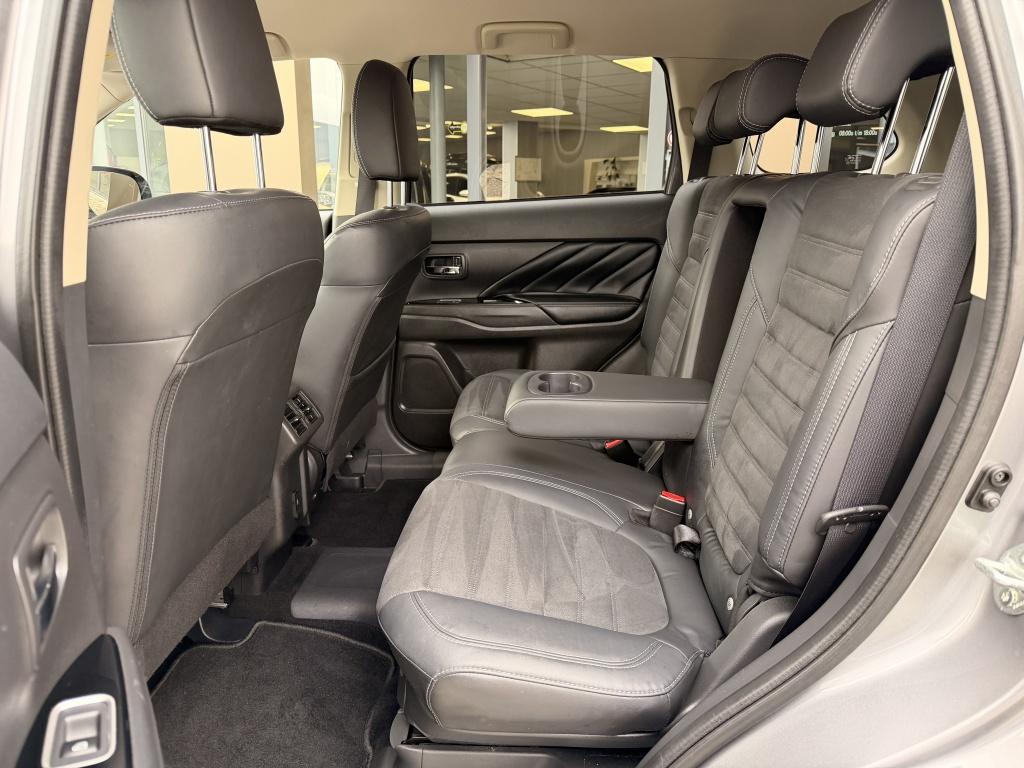 Mitsubishi Outlander 2.4 phev intense+ | navigatie | cruise control (adapti