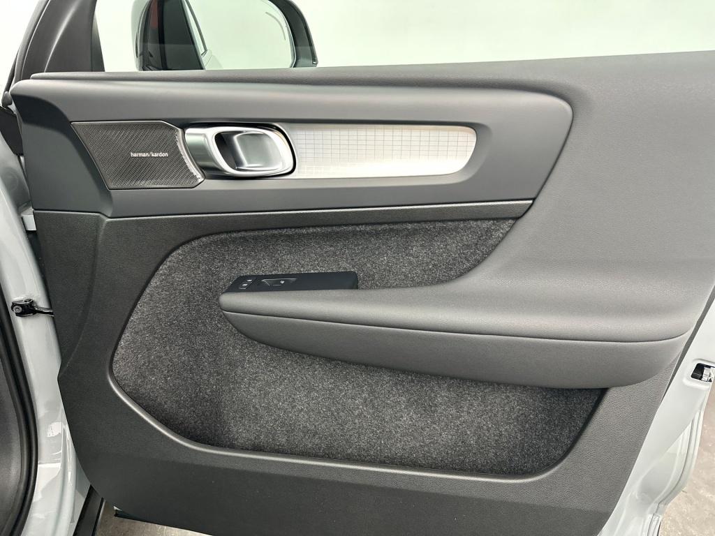 Volvo XC40 b4 gt plus dark visual park assist