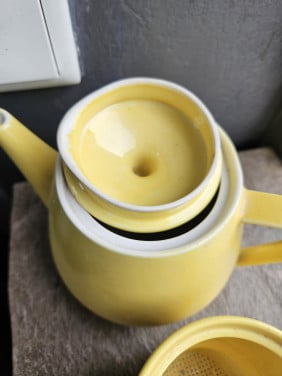 Prachtige Villeroy&Boch luxemburg gele theepot met filter compleet...