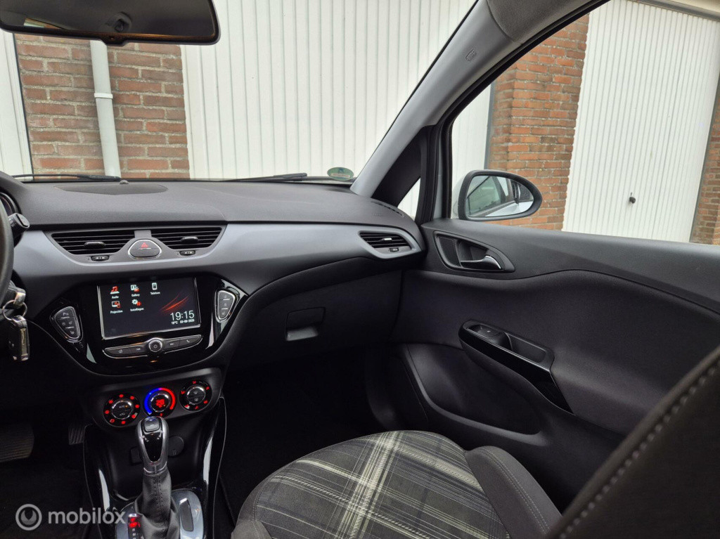 Opel Corsa 1.4 volautomaat / stuur- & stoelverwarming / camera