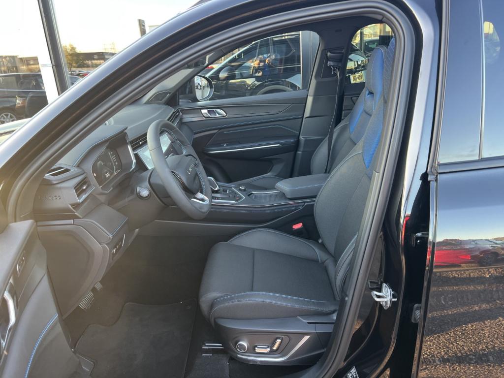 Lynk & Co 01 1.5 261pk phev , black edition ,360gr camera , pano dak , adap