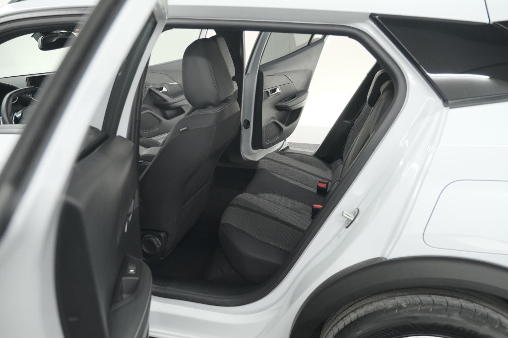 Peugeot 2008 puretech 130 eat8 allure | camera | navigatie | apple carplay 