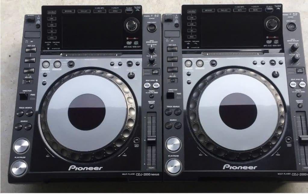 2 Pioneer CDJ 2000 Nexus 1 samen voor 1845 euro