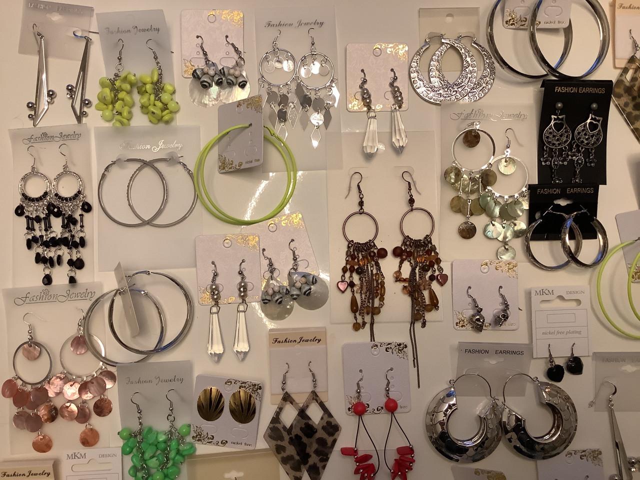 Partij prachtige oorbellen. (Partij 40)