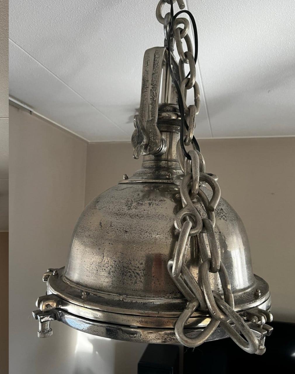 2 industriële PTMD hanglampen