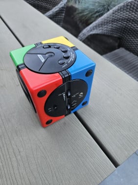 Space Age Rubiks Kubus digitale wekker- radio klok jaren 80...