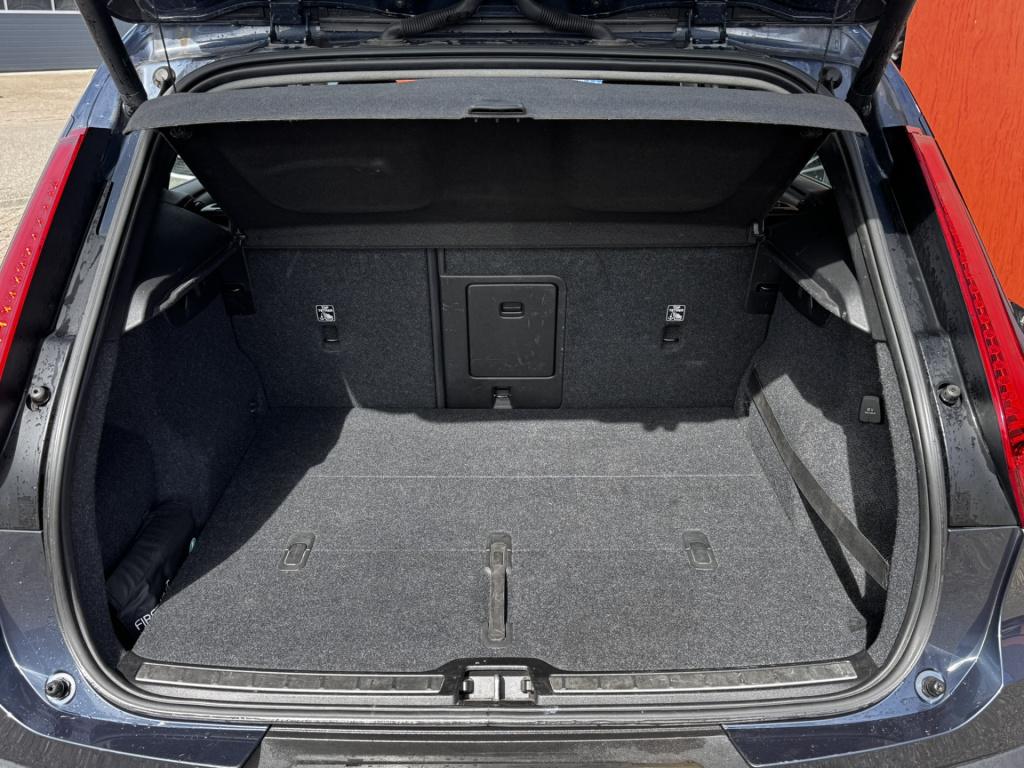 Volvo XC40 2.0 t4 inscription automaat | leer | 19'' lmv | trekhaak